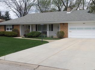 1915 Kenilworth Pl, Aurora, IL 60506