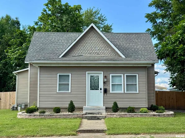 1004 W Chestnut St, Marion, IL 62959