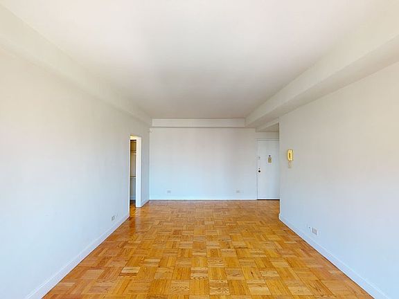 5th image of 250 E 73rd St APT 19D
