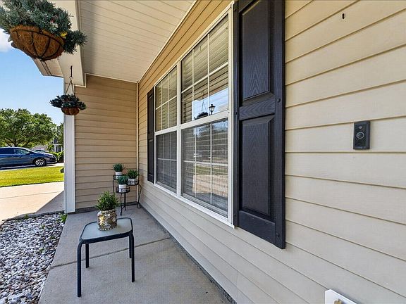 4th image of 102 Vinca Dr
