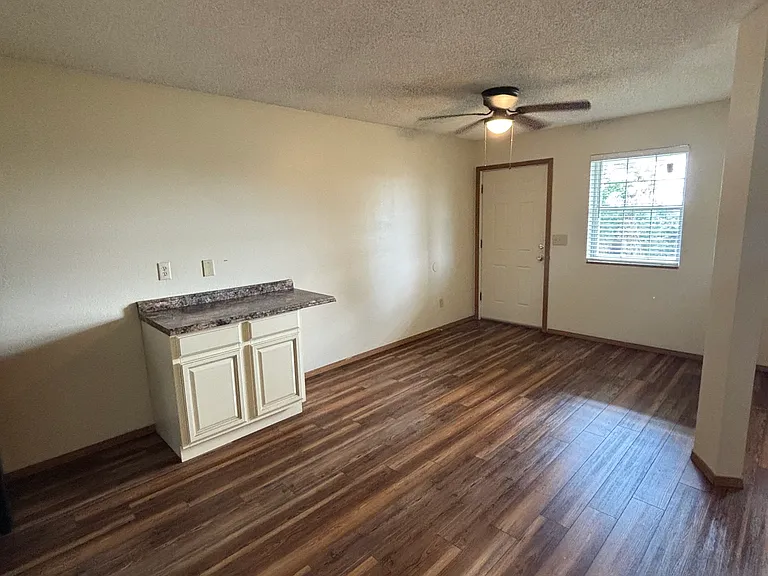 733 W Cardinal Dr #A — Photo 3
