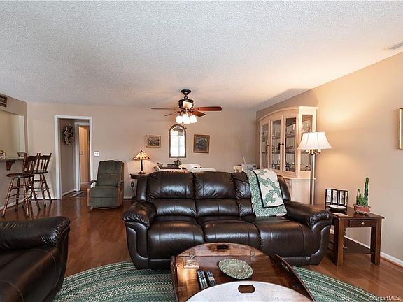 5th image of 306 Watercourse Row #306