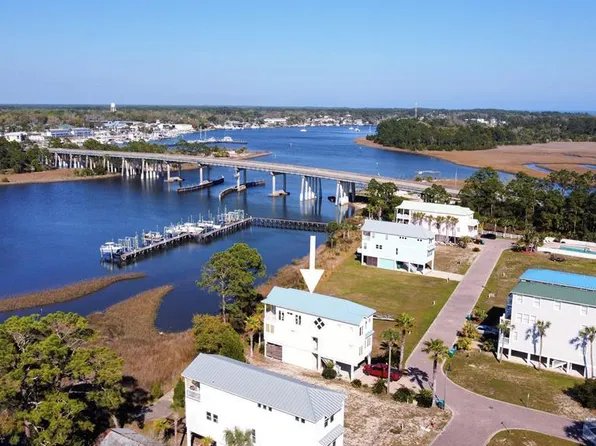 107 Anglers Harbor Ln, Carrabelle, FL 32322