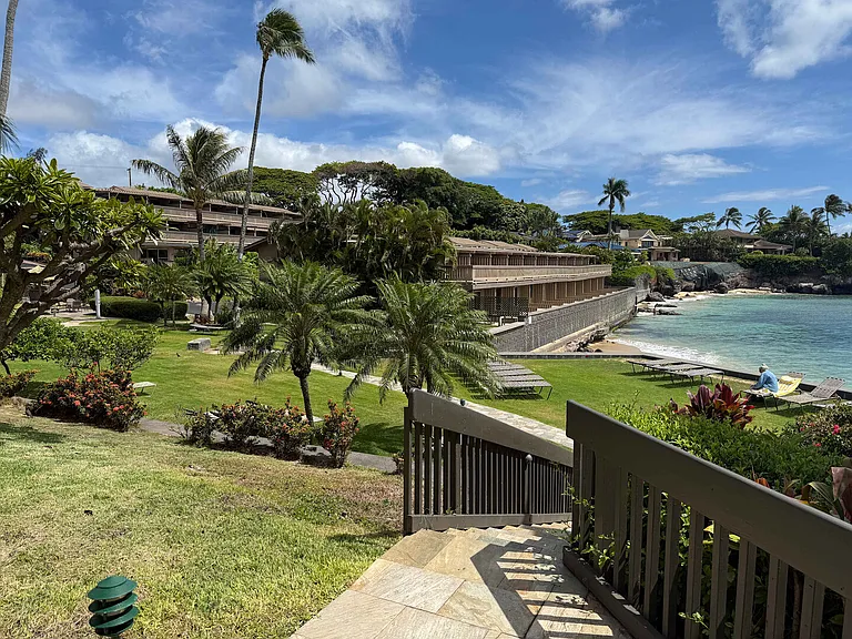 Lower Honoapiilani Rd — Photo 30