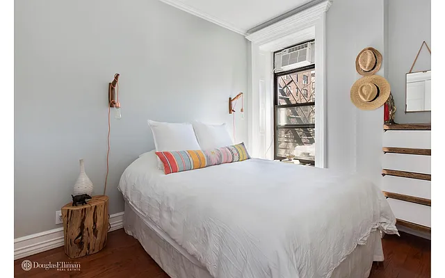 Sold by Douglas Elliman | media 10