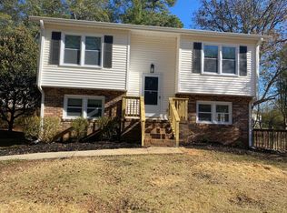 2 Willowtree Ct, Simpsonville, SC 29680