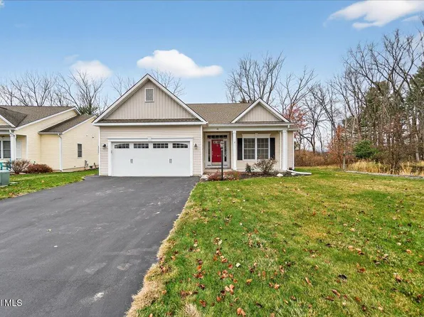 18 Lakepointe Way, Saratoga Springs, NY 12866