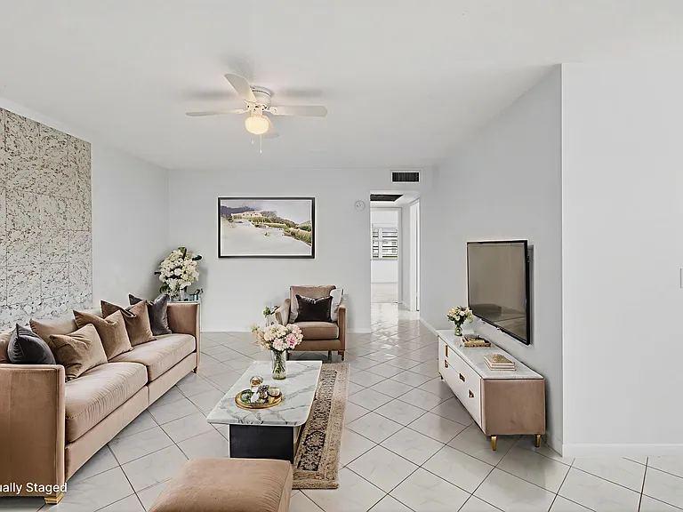 360 Fanshaw — Photo 3