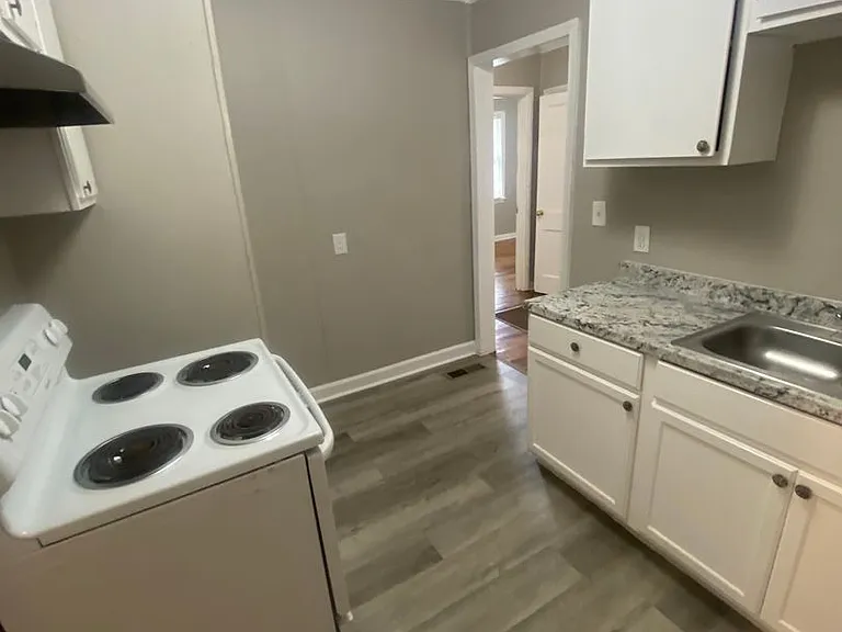 27 Stuart Dr — Photo 9