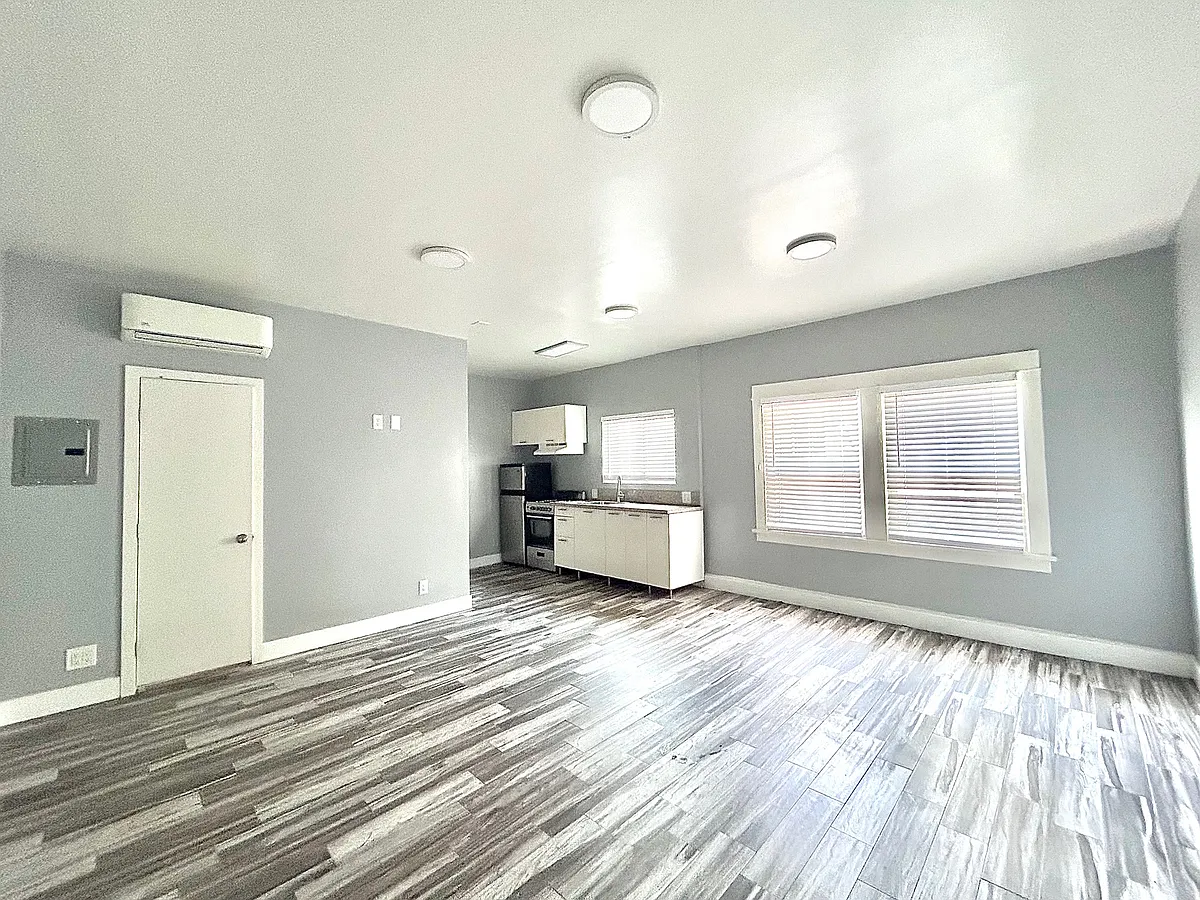Natural light from large windows - 635 Elm Ave #18