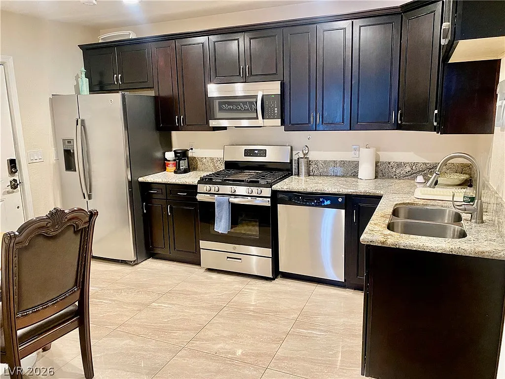 2 bed, 3733 sqft, $2,000 — Photo 1
