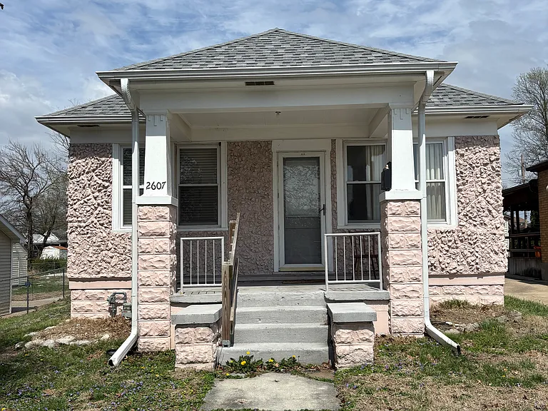 2607 Elm St — Photo 8