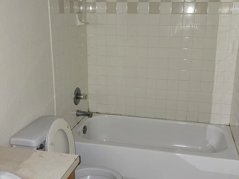 2810 Cantabrian Dr #B — Photo 8