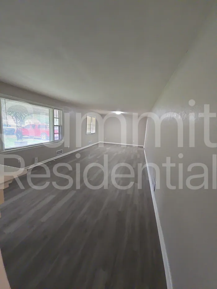3 bed, 1.0 bath, 1312 sqft, $1,745 — Photo 4