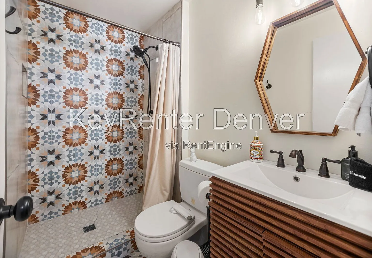 3 bed, 3.0 bath, 1850 sqft, $4,500 — Photo 4