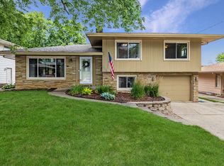 3327 Vilura Pkwy, Des Moines, IA 50310