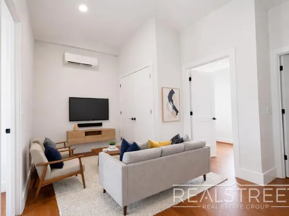 542 Willoughby Avenue image 1 of 8