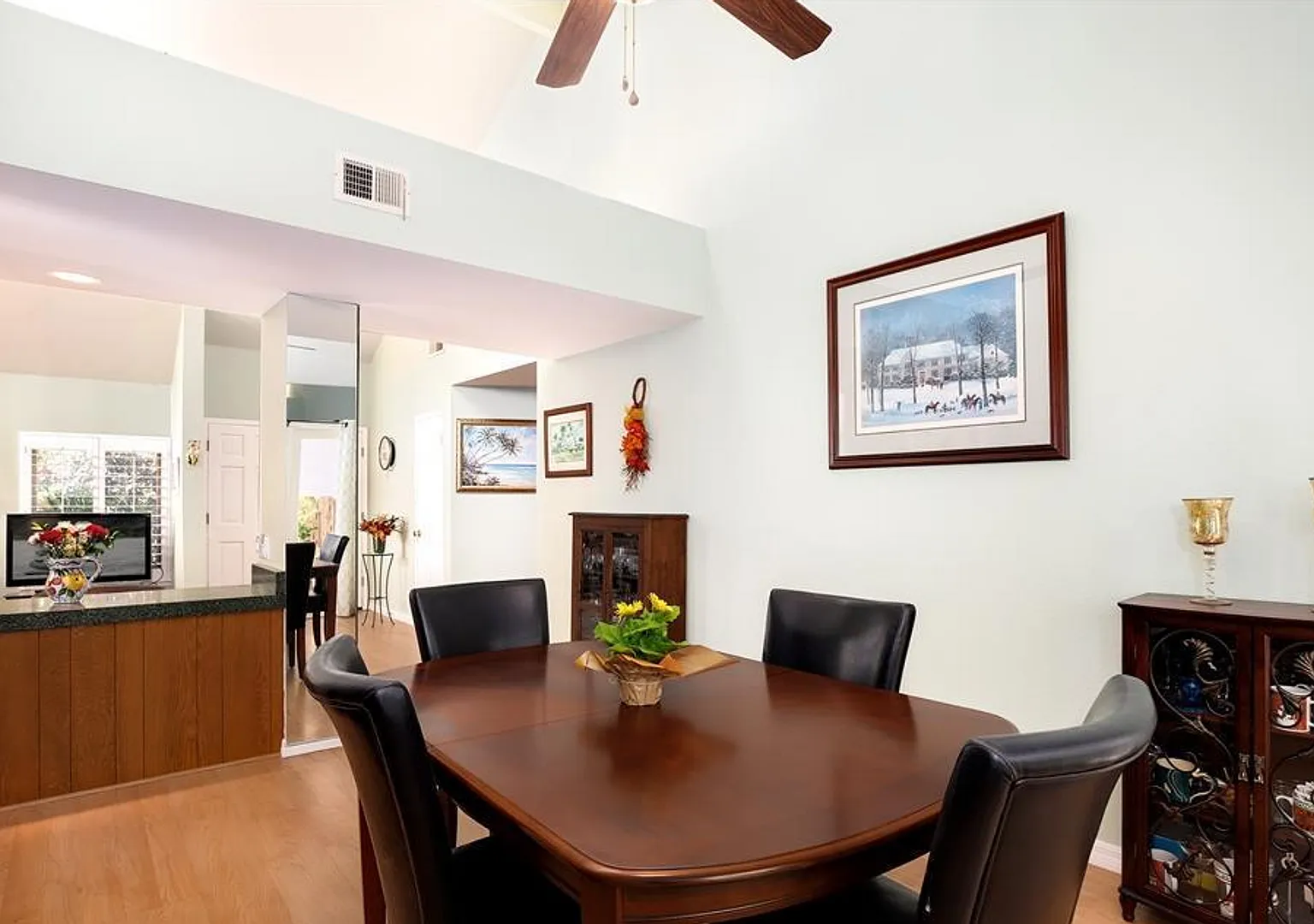 Beautiful 3-Bedroom Home Near Shadowridge Golf Course — Photo 4