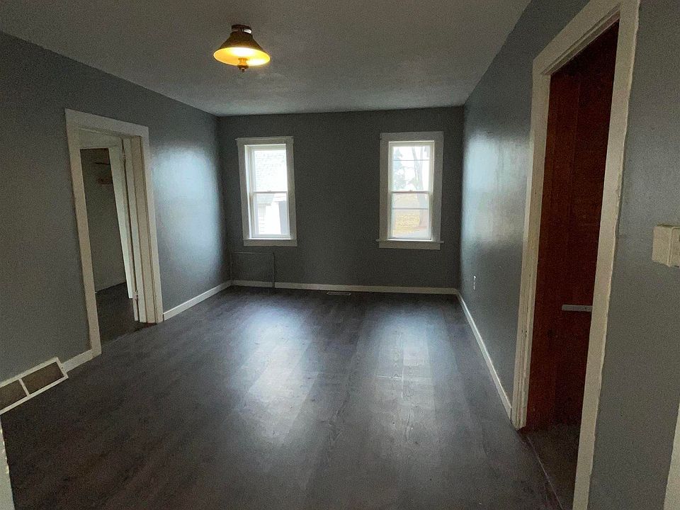 2nd image of 604 E 2nd St