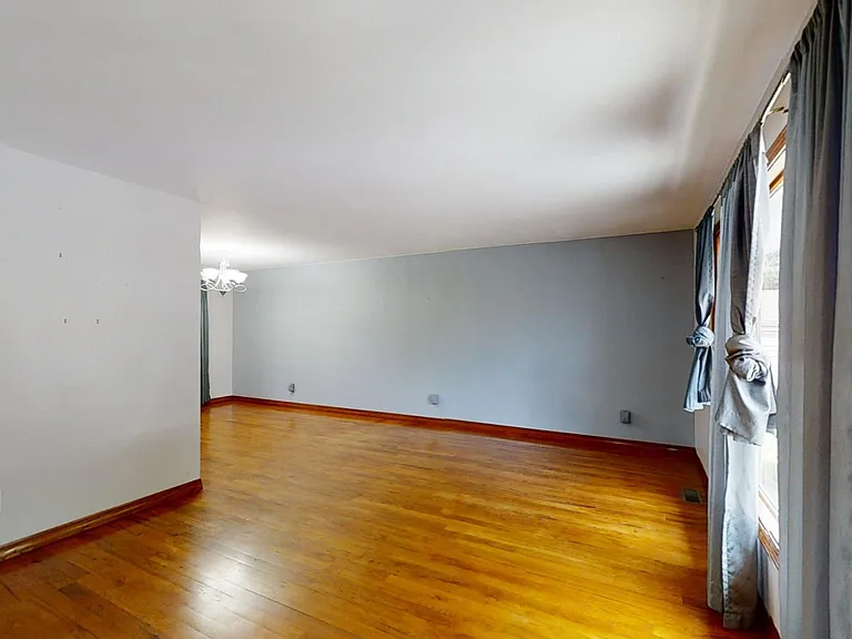 4217 Glen Oaks Dr — Photo 2
