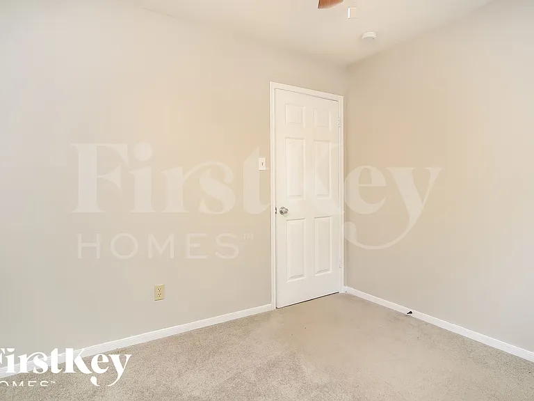 1039 Wentworth Dr — Photo 14