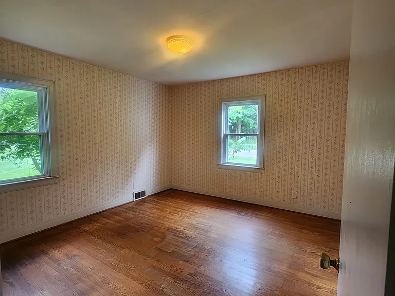 48 Elm St — Photo 4