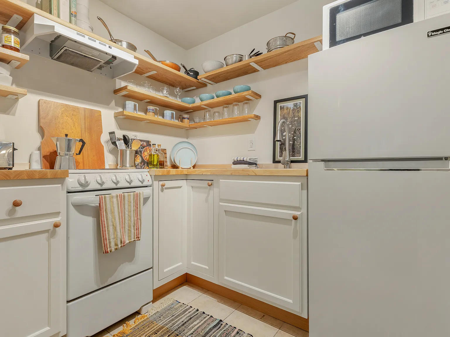 386 Riverview Dr — Photo 4