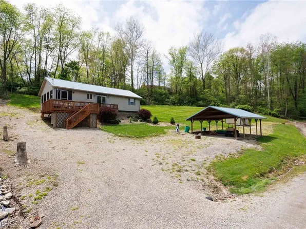 8560 Walnut St SW, Sherrodsville, OH 44675