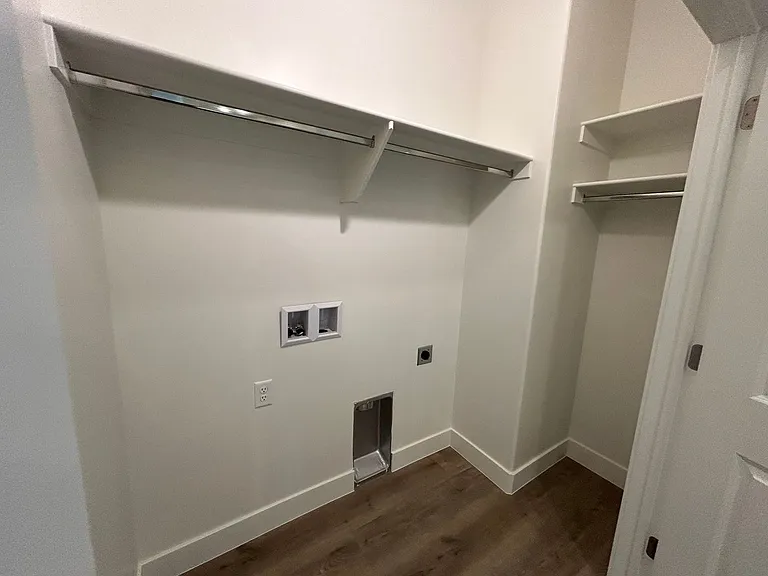 1544 E Mead Ln — Photo 27