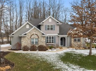 1827 Deer Crossing Ct, Neenah, WI 54956