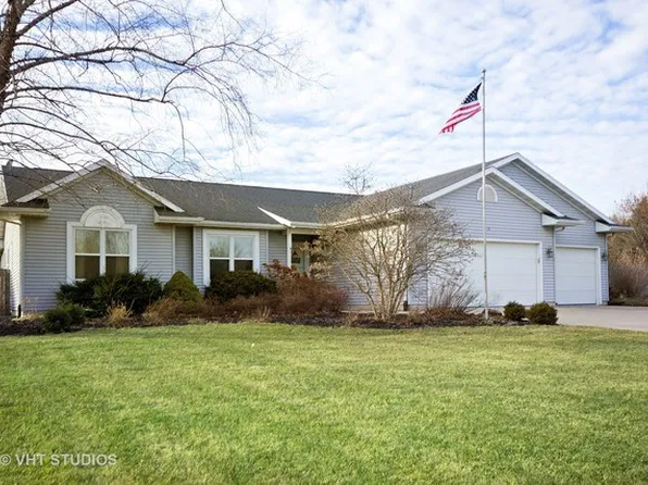 210 Woodland Dr, Utica, IL 61373
