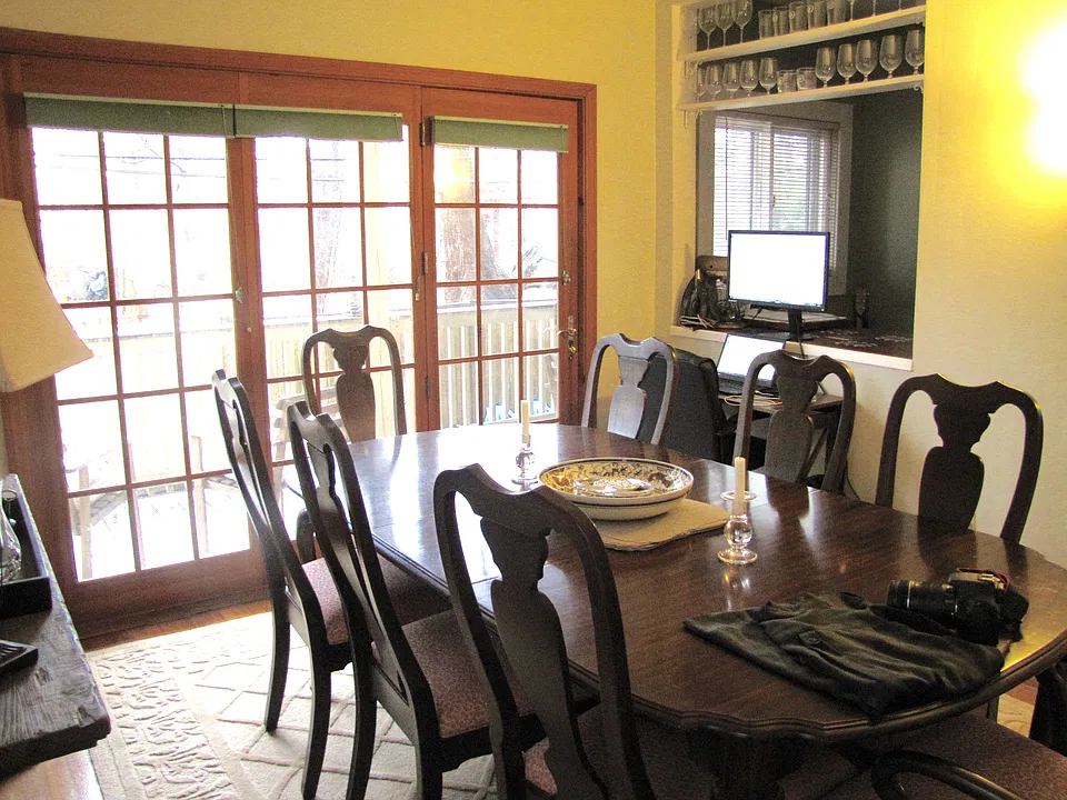 Dining Room w/Pantry pass