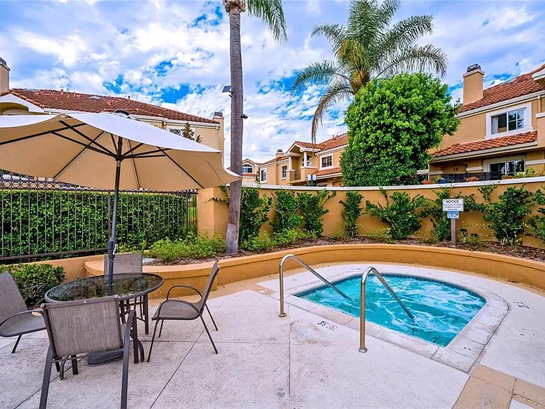 3 Opera Ln — Photo 32