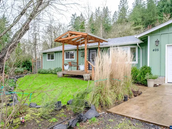 405 Kay Ave, Brownsville, OR 97327