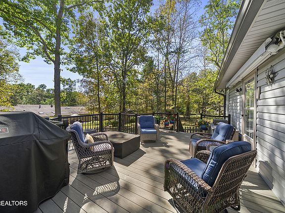 3rd image of 109 Winslow Ln