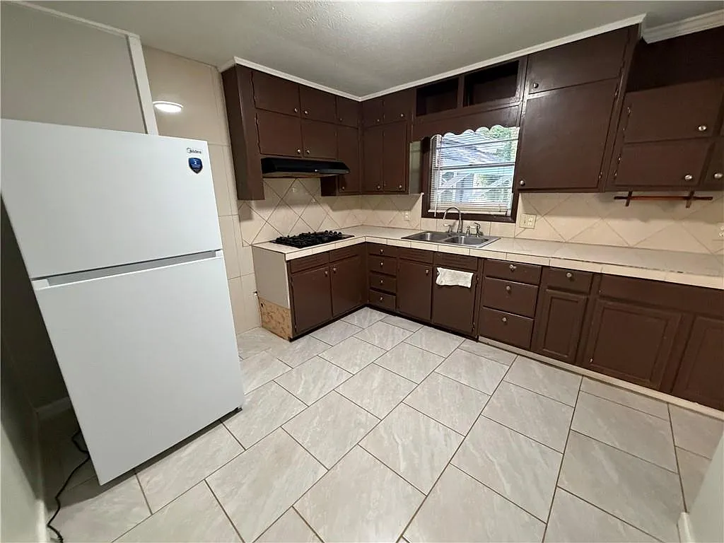1 bed, 1.0 bath, 585 sqft, $1,200 — Photo 4