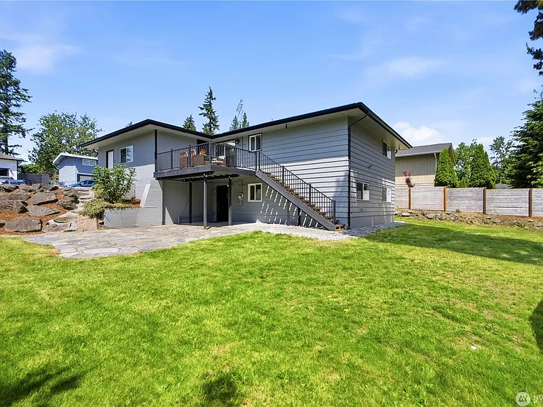 1832 Camas Ave NE — Photo 31