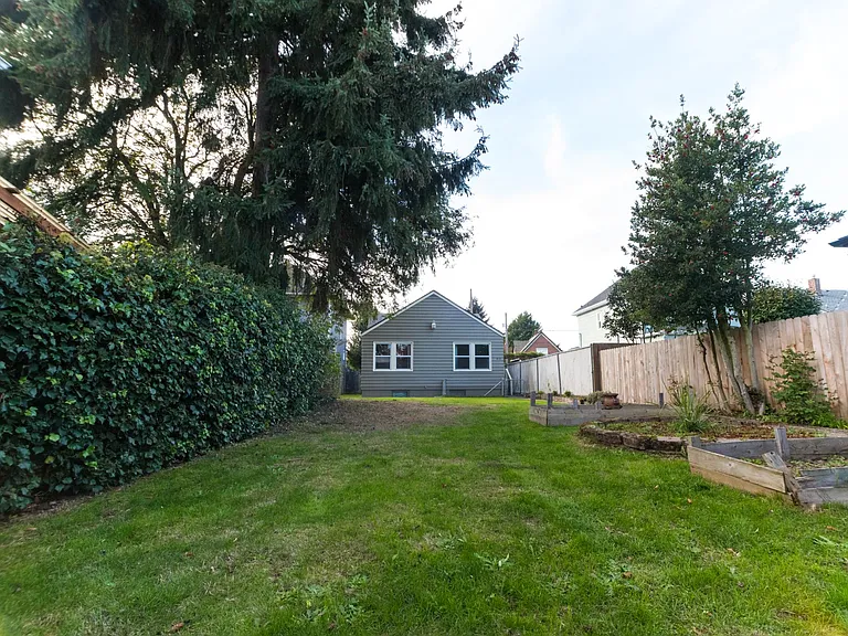 919 S Sprague Ave — Photo 6
