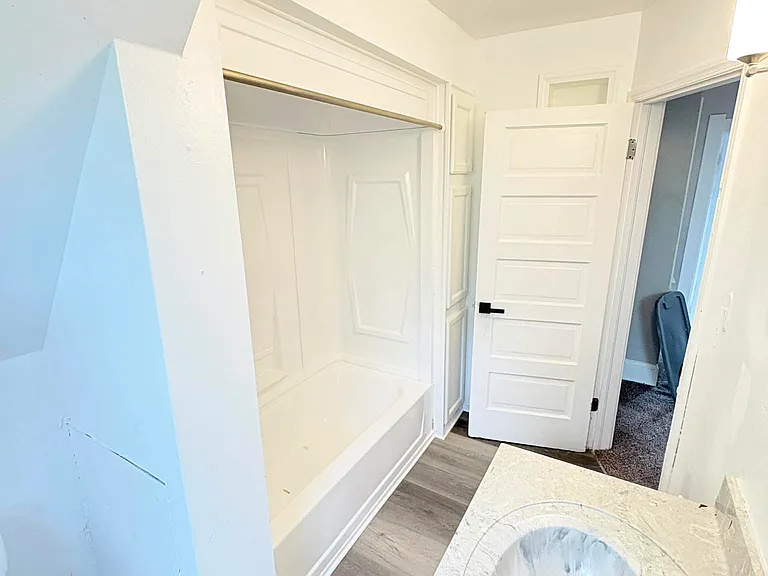 631 Curtis St — Photo 17