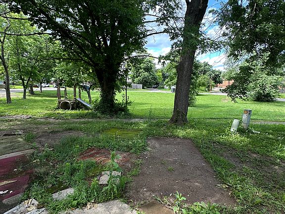 3rd image of 2221 Silver Maple Ct