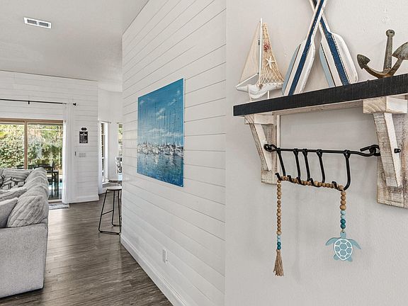 4th image of 329 Sailfish Cir