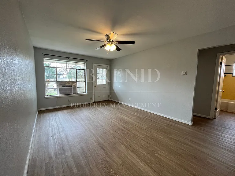 1320 W Rupe Ave — Photo 3