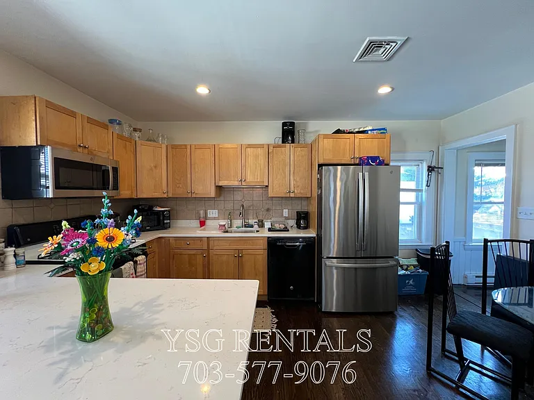 235 Everett St #235 — Photo 15