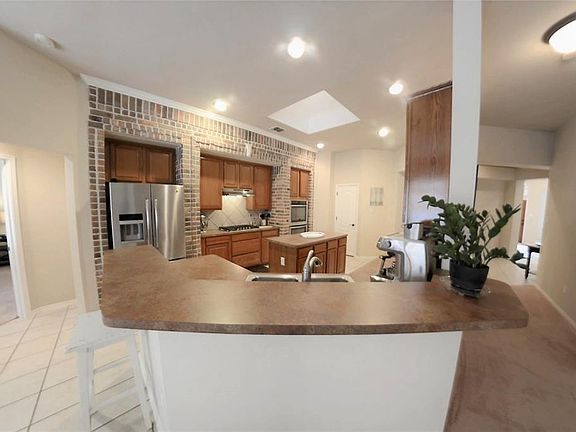 5th image of 2412 Forest Park Cir