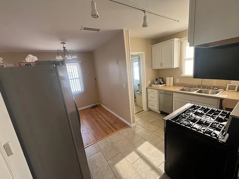 7333 Camellia Ave — Photo 9