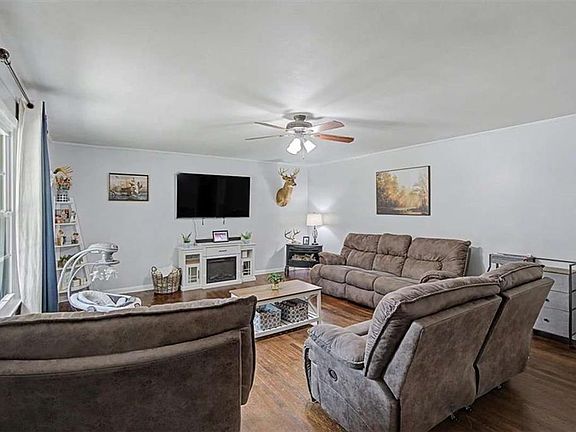 2nd image of 98 James St