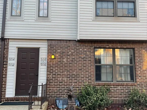 9718 Raintree Village Dr #3D, Hillsboro, MO 63050