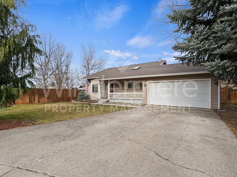 909 E 1st Ave — Photo 8