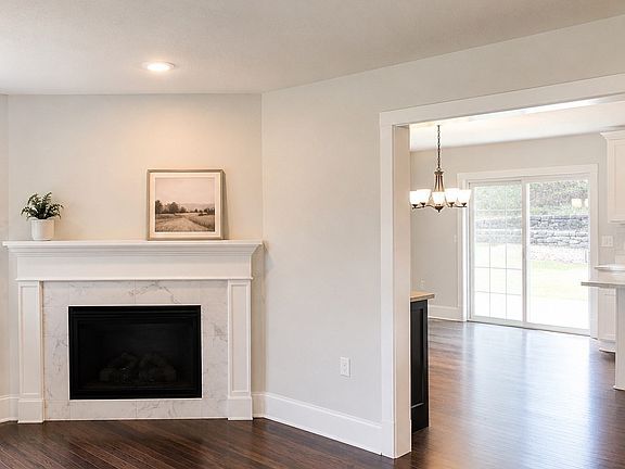 4th image of 90 Howland Rd