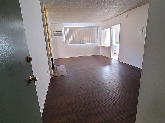 2nd image of 7111 Woodley Ave #6